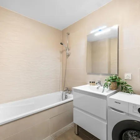 Val D'or, Moderne Et Famillial Pour 4 Personnes, Parking, Centre Gare Appartement